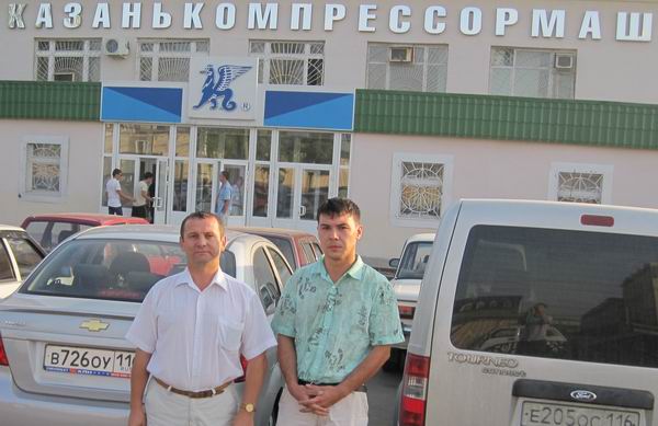  справа член профсоюза - Р. Хуснутдинов  и председатель ОПТ - Н. Мильченко